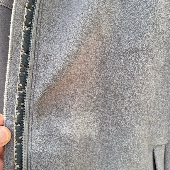 Men’s L Helly Hansen fleece with cool vented accent fabric. - Picture 4 of 7